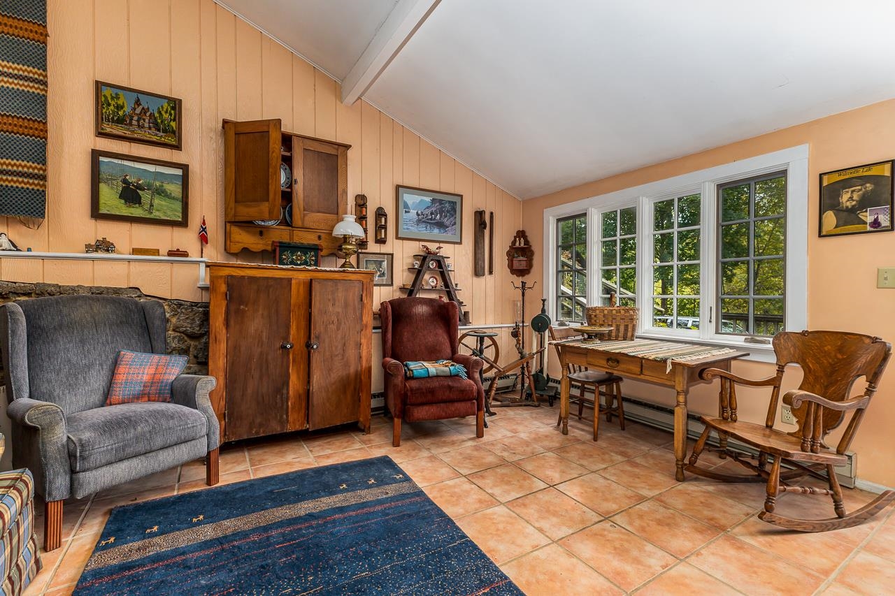 514 3rd Street Galena, IL 61036 - Photo 12 of 25 a living room with furniture and a window