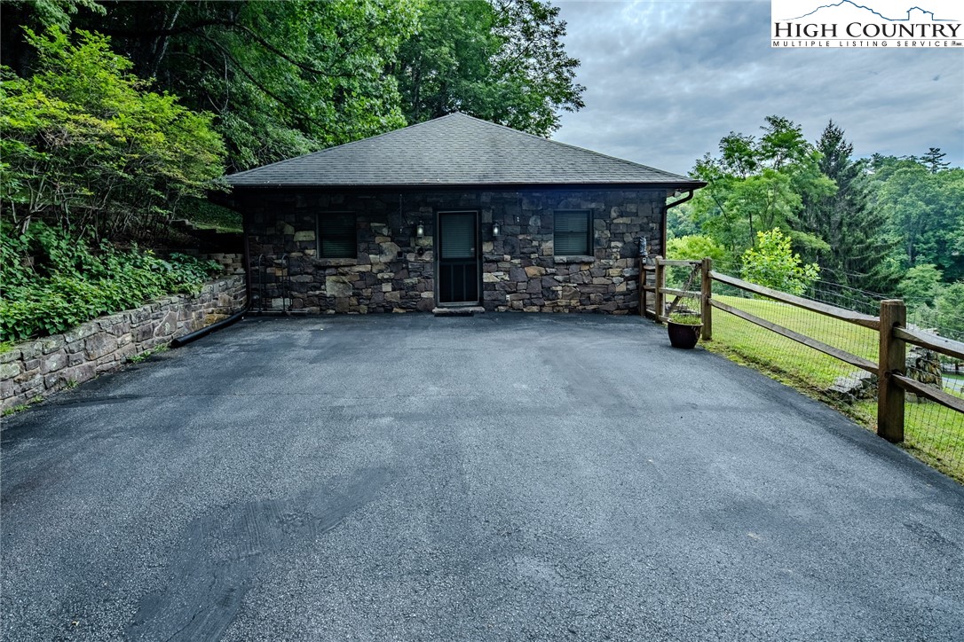 166 Coventry Lane Boone, NC 28607 - Photo 6 of 46 Gallery Image 6