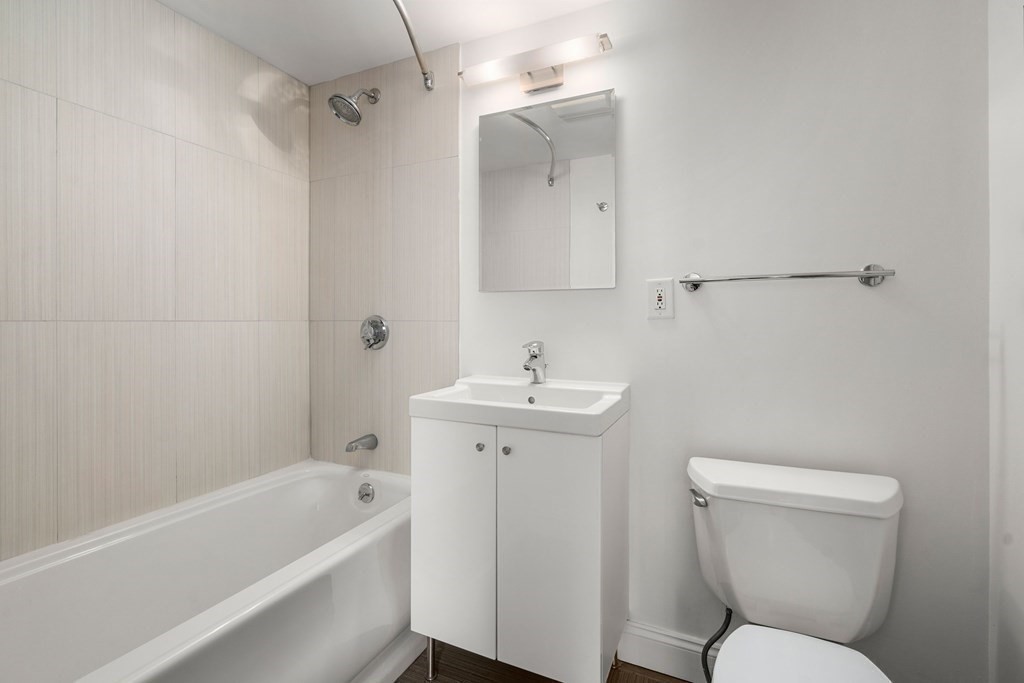 352 Commonwealth Avenue, Unit 2 Boston, MA 02115 - Photo 18 of 25 a bathroom with a toilet sink and bathtub