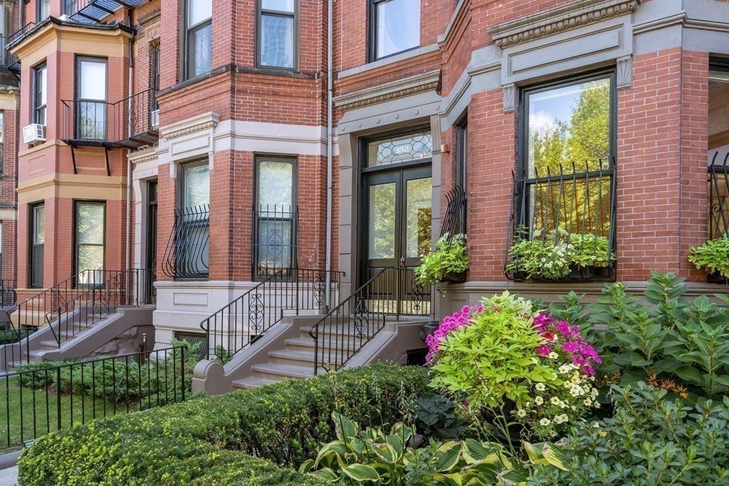 352 Commonwealth Avenue, Unit 2 Boston, MA 02115 - Photo 22 of 25 front view of a brick house with a large windows