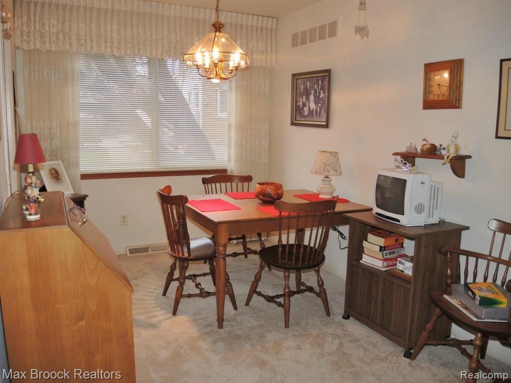 455 Baldwin Avenue, Unit 31 Rochester, MI 48307 - Photo 9 of 19 DINING AREA