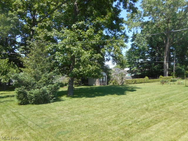 8560 Royal Ridge Drive Parma, OH 44129 - Photo 7 of 21 Well-manicured landscaping.