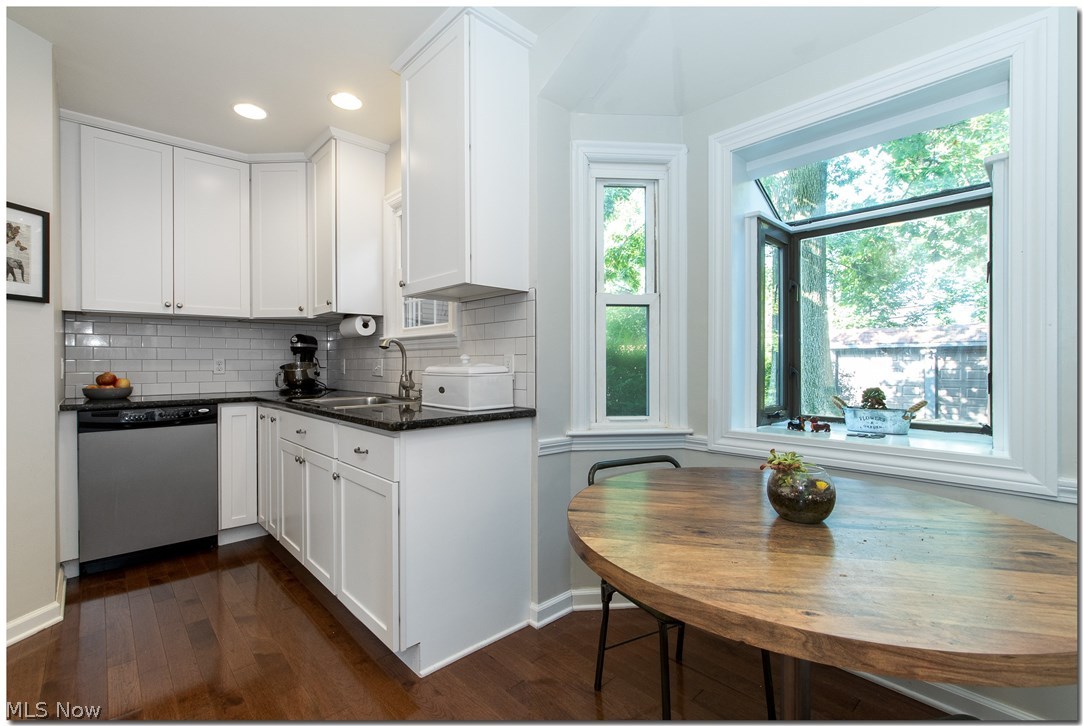 2460 Saybrook Road Cleveland, OH 44118 - Photo 16 of 34