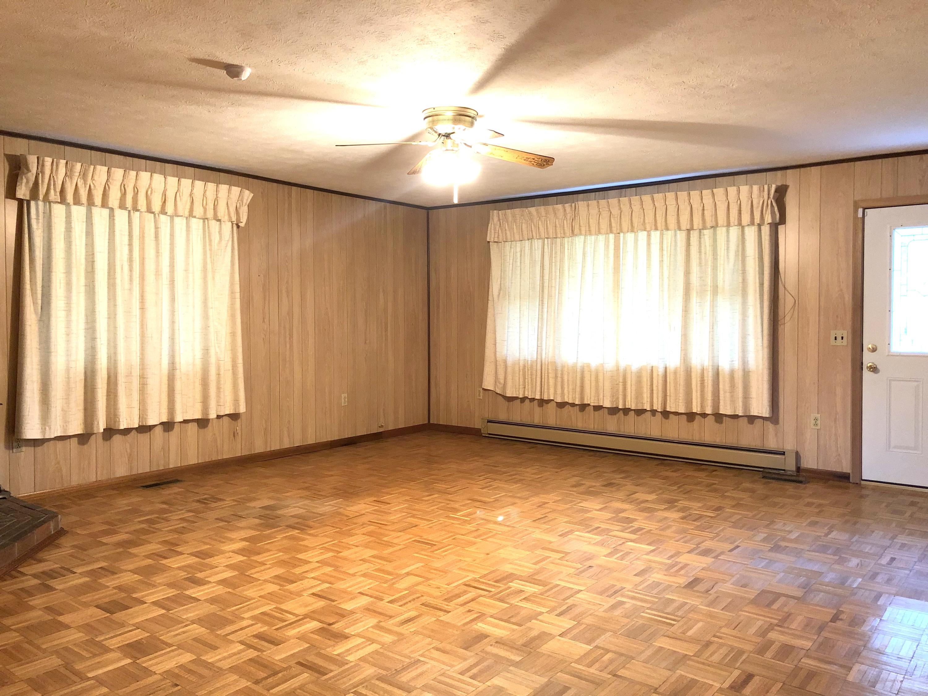 215 Loop Road Caryville, TN 37714 - Photo 22 of 29 Living room