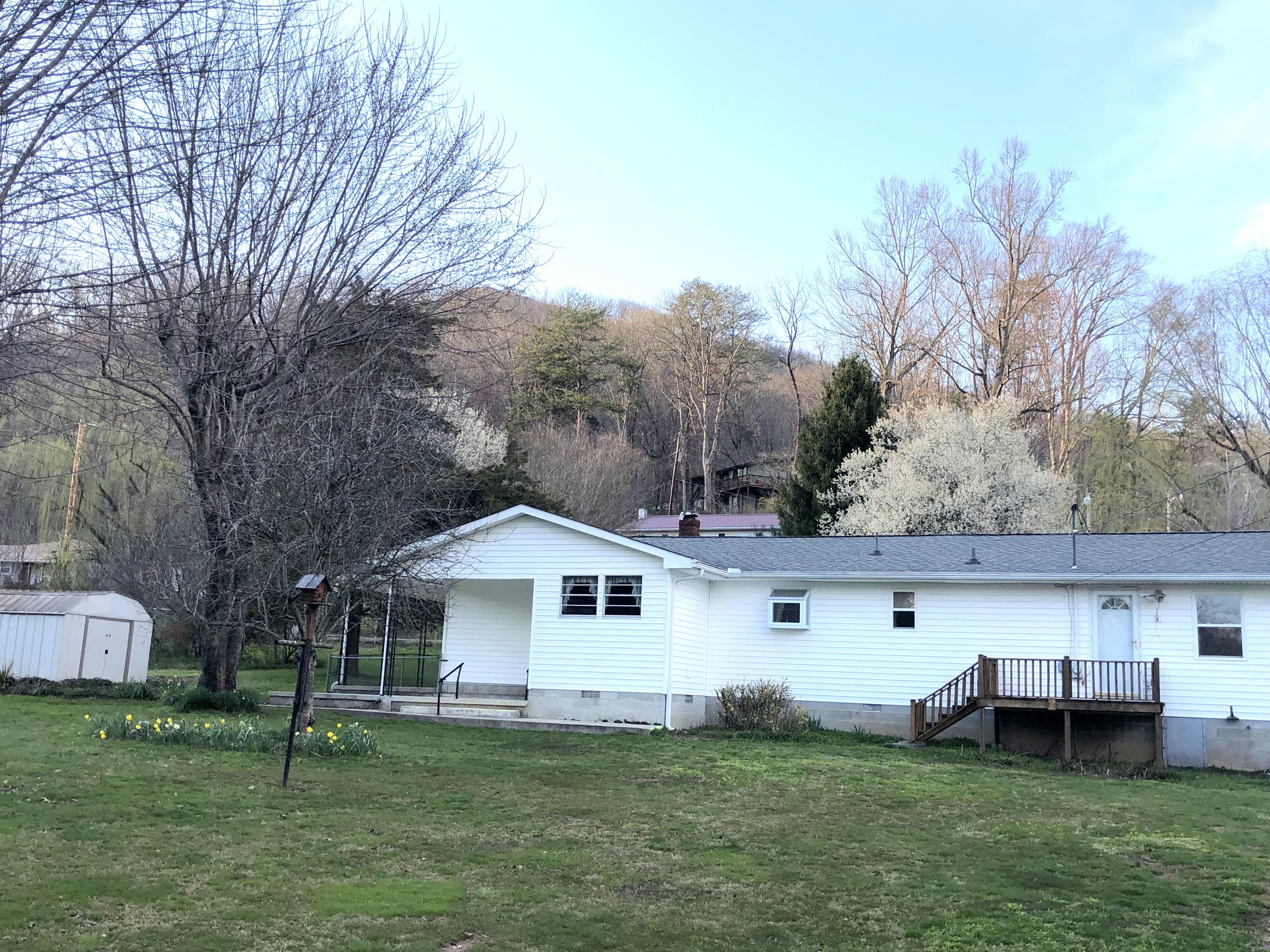 215 Loop Road Caryville, TN 37714 - Photo 10 of 29 IMG_1173