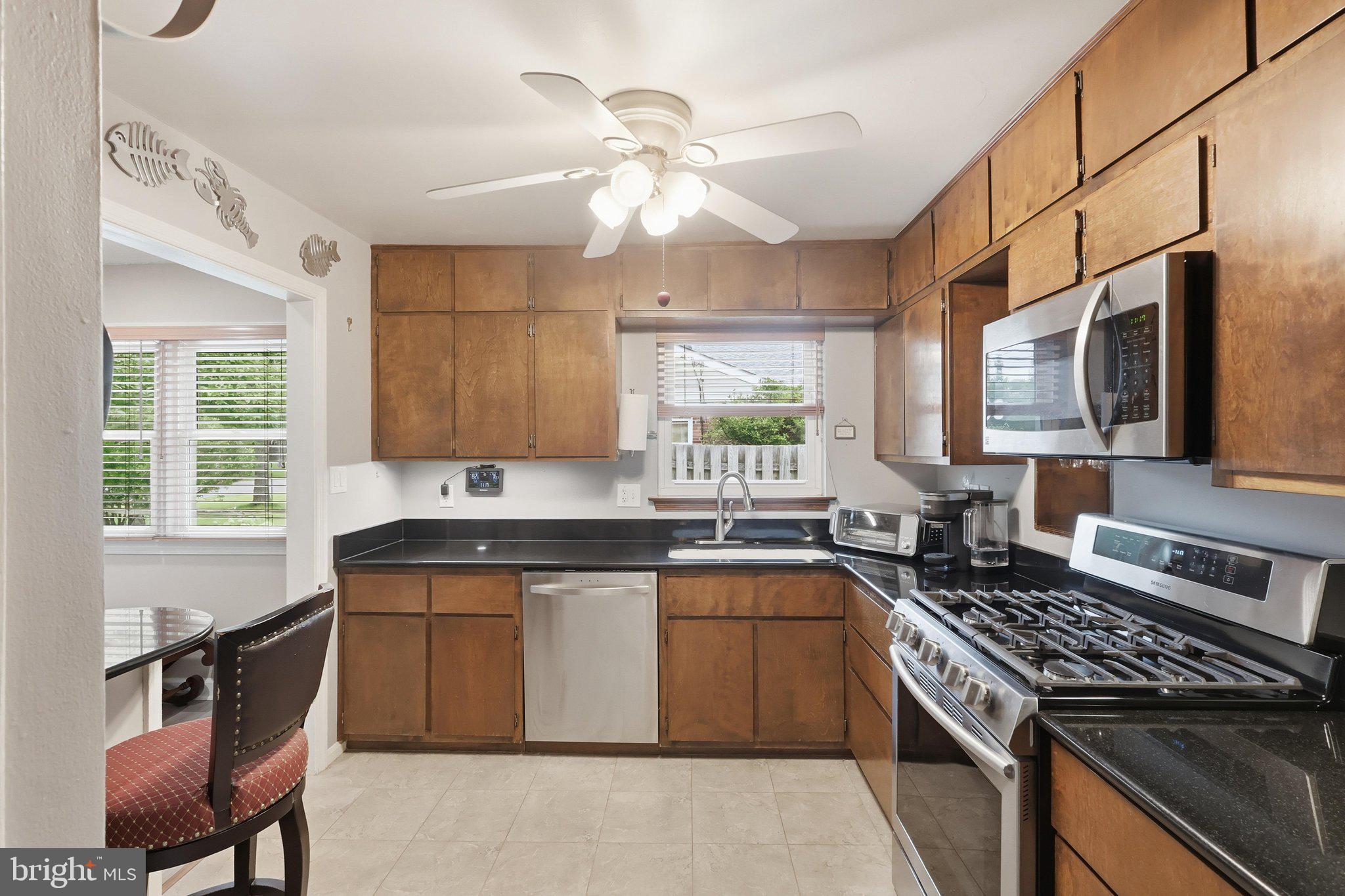 7920 Wellington Road Alexandria, VA 22308 - Photo 9 of 36 Tile floor and granite counters