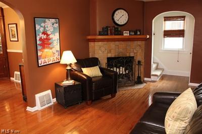 1189 Mayfield Ridge Road Cleveland, OH 44124 - Photo 4 of 25