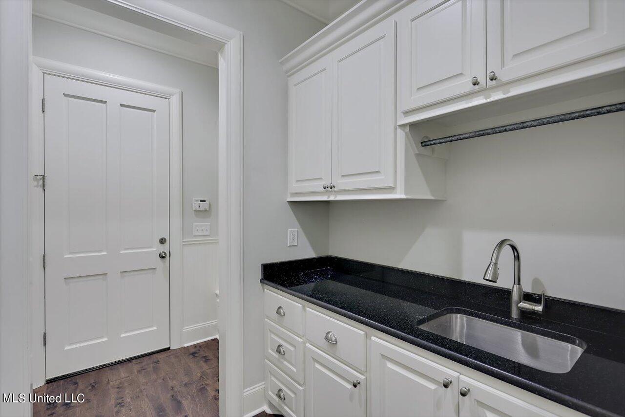 309 Westpark Street Ridgeland, MS 39157 - Photo 36 of 55 Hall Sink & Storage