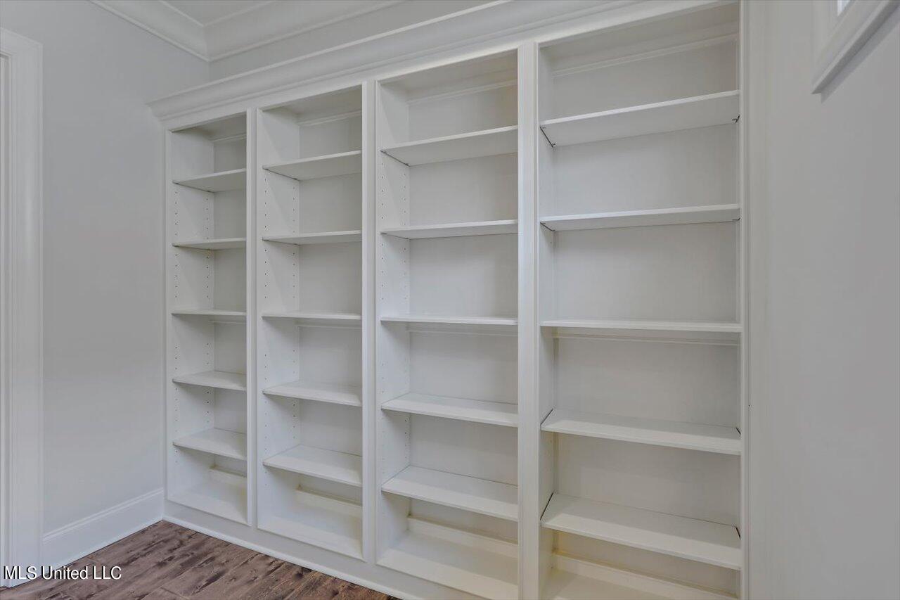309 Westpark Street Ridgeland, MS 39157 - Photo 40 of 55 Upstairs Built-ins
