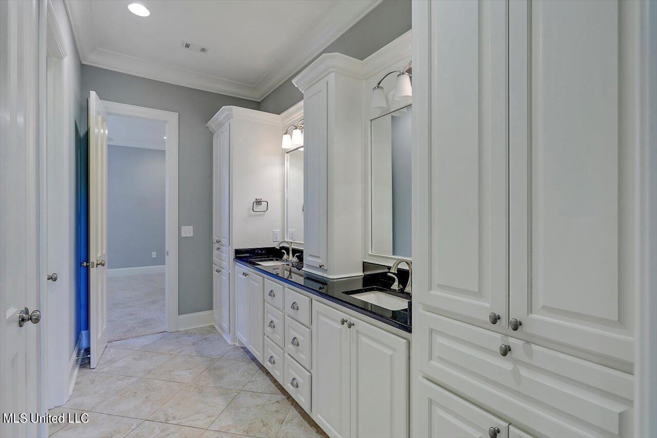 309 Westpark Street Ridgeland, MS 39157 - Photo 45 of 55 Uptairs Bathroom