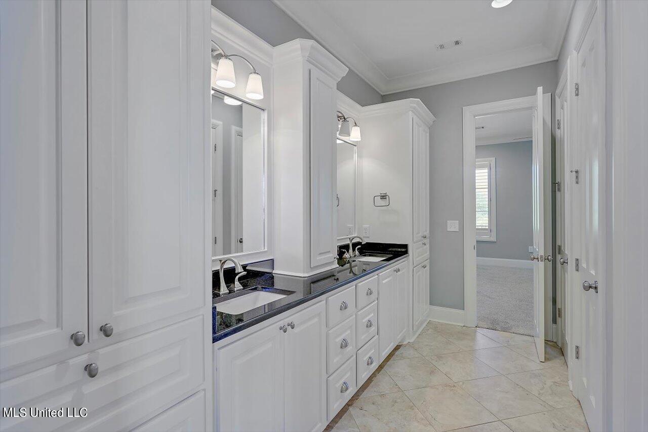 309 Westpark Street Ridgeland, MS 39157 - Photo 46 of 55 Upstairs Bathroom