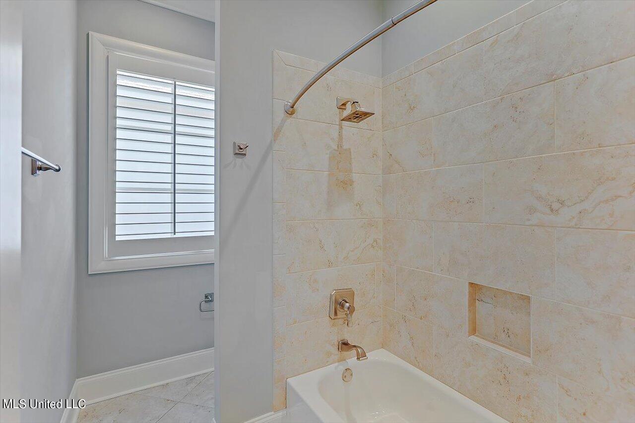 309 Westpark Street Ridgeland, MS 39157 - Photo 47 of 55 Tub/Shower