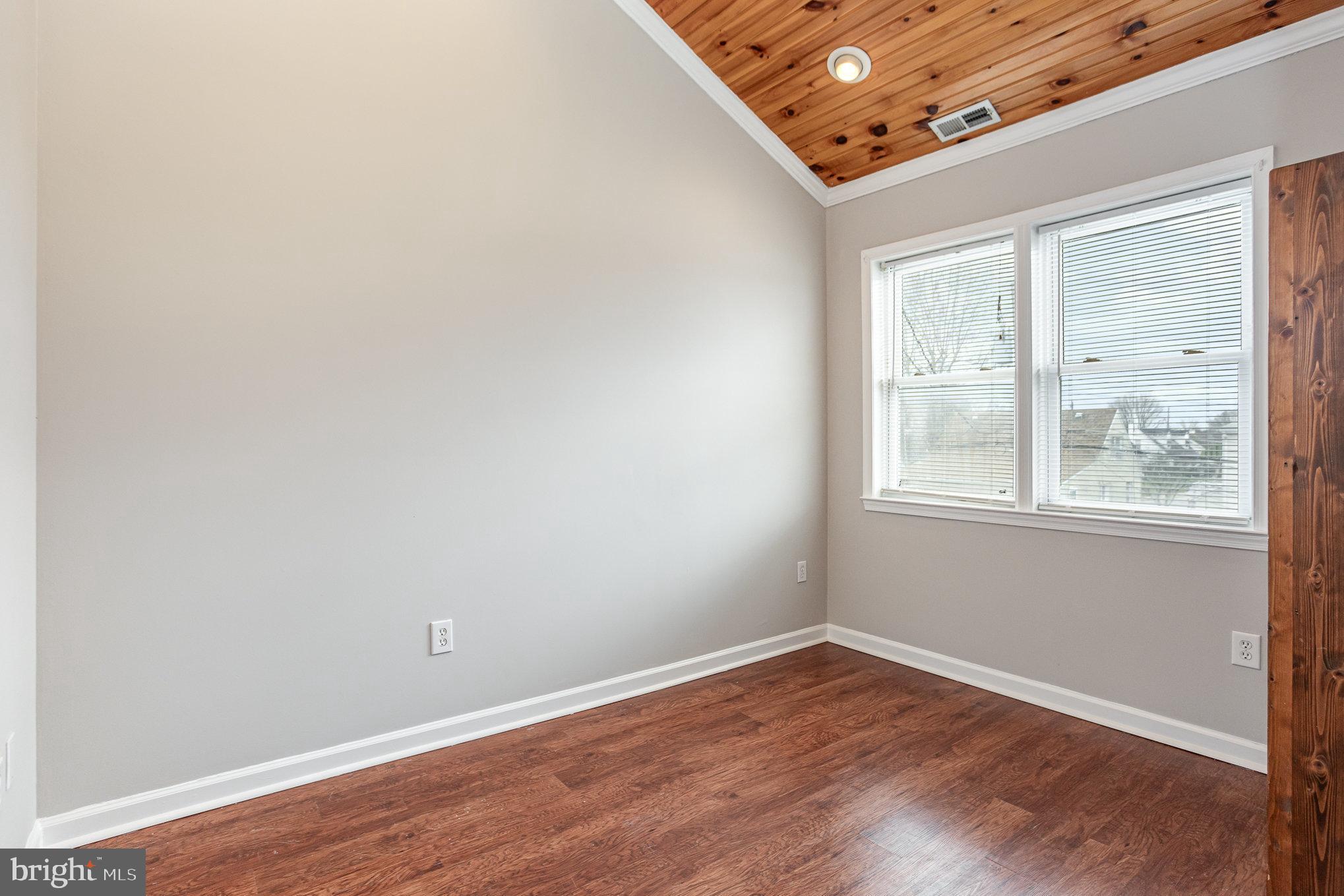 118 Wiltshire Road Essex, MD 21221 - Photo 11 of 21