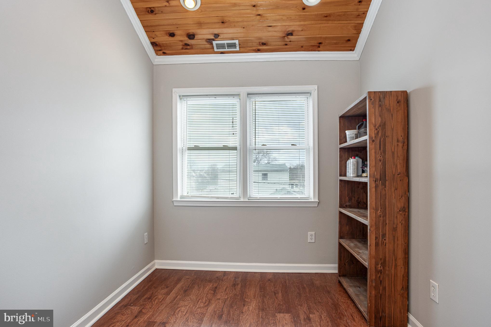 118 Wiltshire Road Essex, MD 21221 - Photo 9 of 21