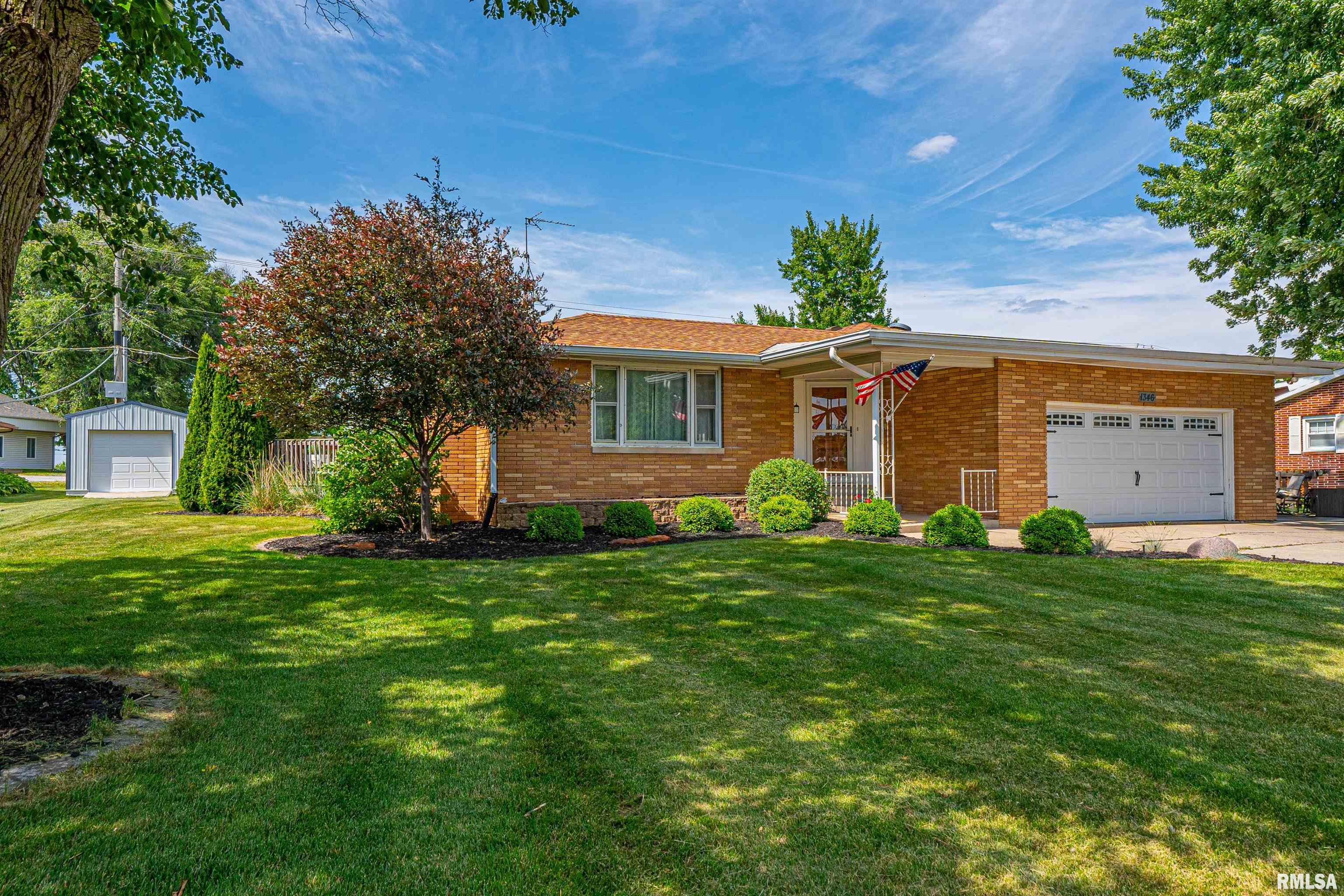 1346 Airport Road Lincoln, IL 62656 - Photo 2 of 38