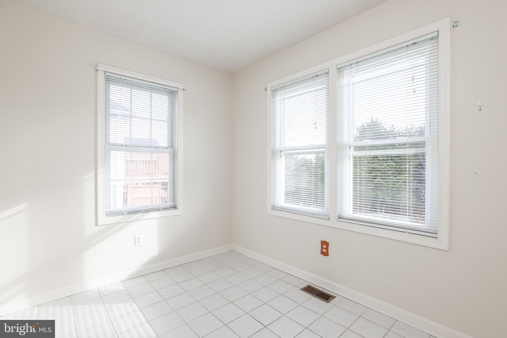 121 Canyon Road Winchester, VA 22602 - Photo 20 of 35 Sunroom or bright home office space-view 2