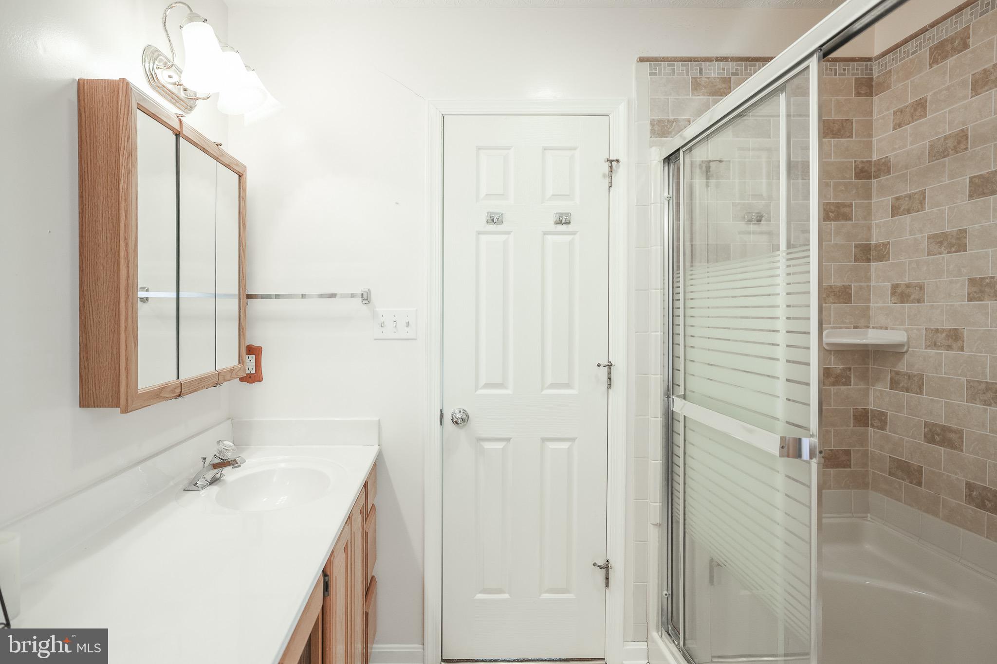 121 Canyon Road Winchester, VA 22602 - Photo 27 of 35 Primary Bathroom-Tiled shower