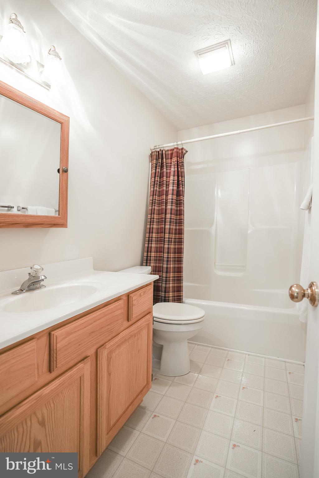 121 Canyon Road Winchester, VA 22602 - Photo 33 of 35 Bathroom #2