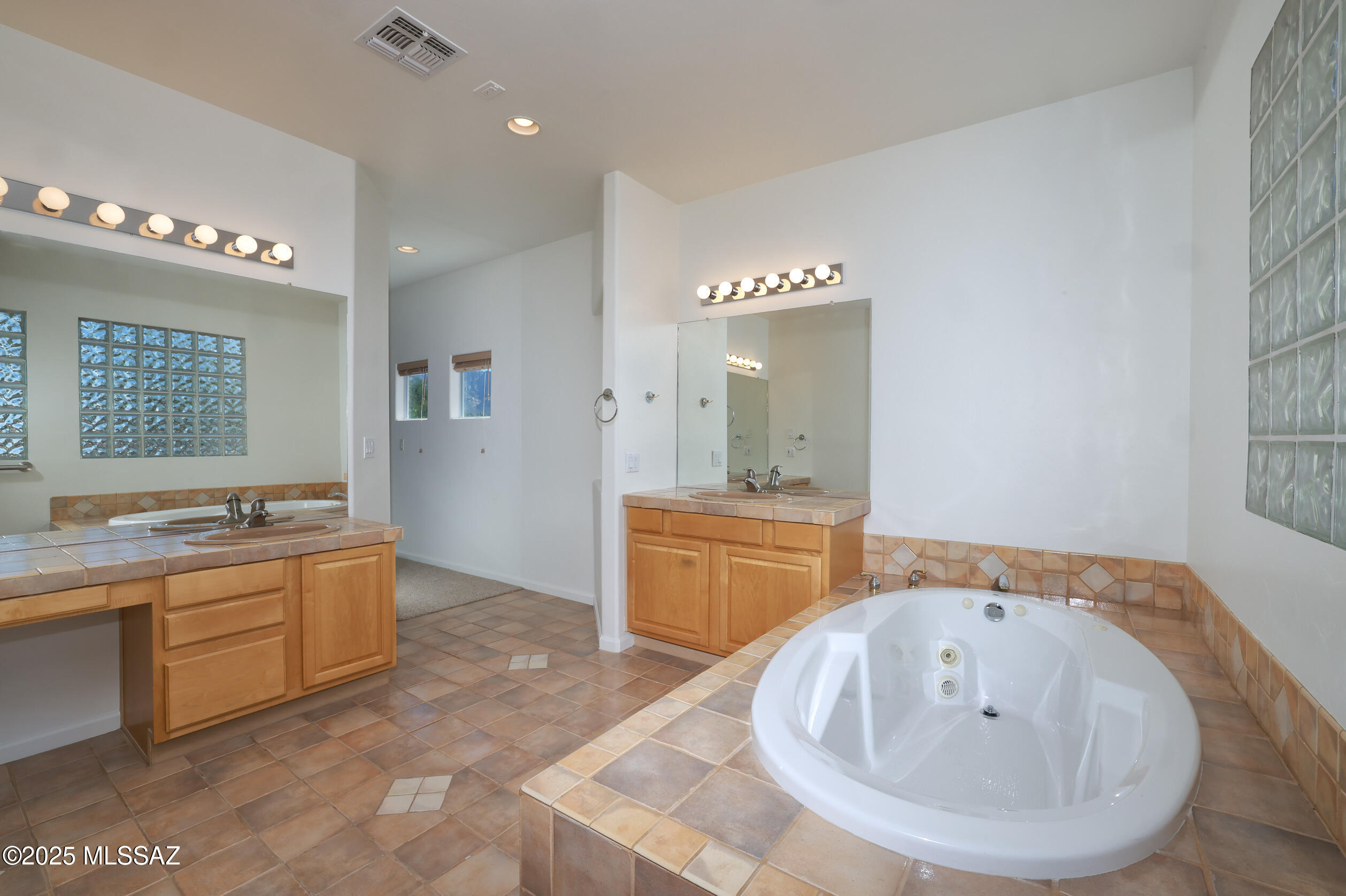 12510 North Piping Rock Road Tucson, AZ 85755 - Photo 31 of 47