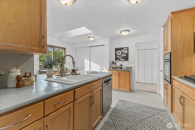 $939,000 | 20330 Burke Avenue North, Shoreline, WA 98133