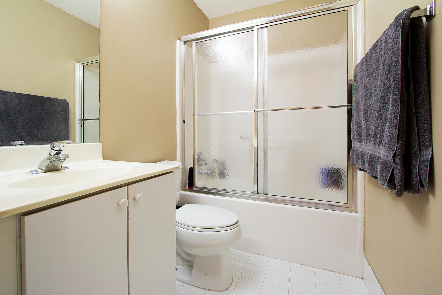 21078 Vía Eden, Unit 21078 Boca Raton, FL 33433 - Photo 22 of 25 Second Bathroom