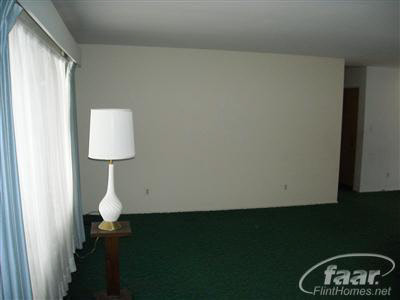 1046 South Graham Road Flint, MI 48532 - Photo 4 of 24 20165929-3.JPG