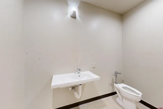 $2,000 | 575 Rivergate Lane, Unit 207, Durango, CO 81301