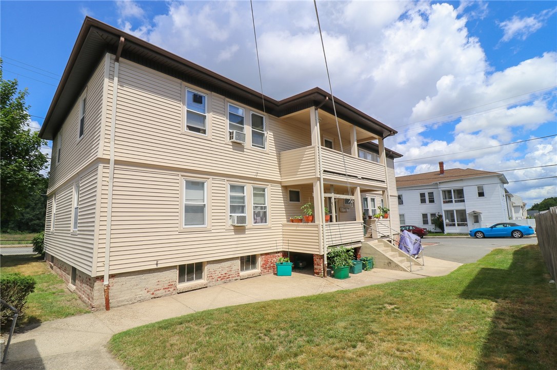 752 Providence Street Woonsocket, RI 02895 - Photo 4 of 21