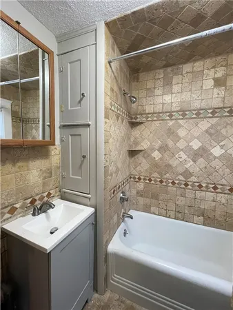 $1,650 | 16 Grove Street, Unit 1, West Warwick, RI 02893