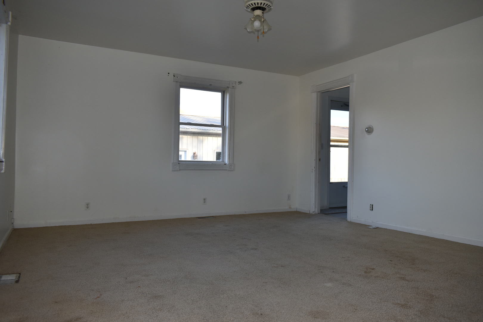 208 East Washington Street Dana, IL 61321 - Photo 12 of 28 an empty room with windows