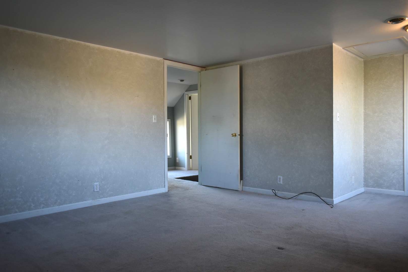 208 East Washington Street Dana, IL 61321 - Photo 15 of 28 a view of an empty room
