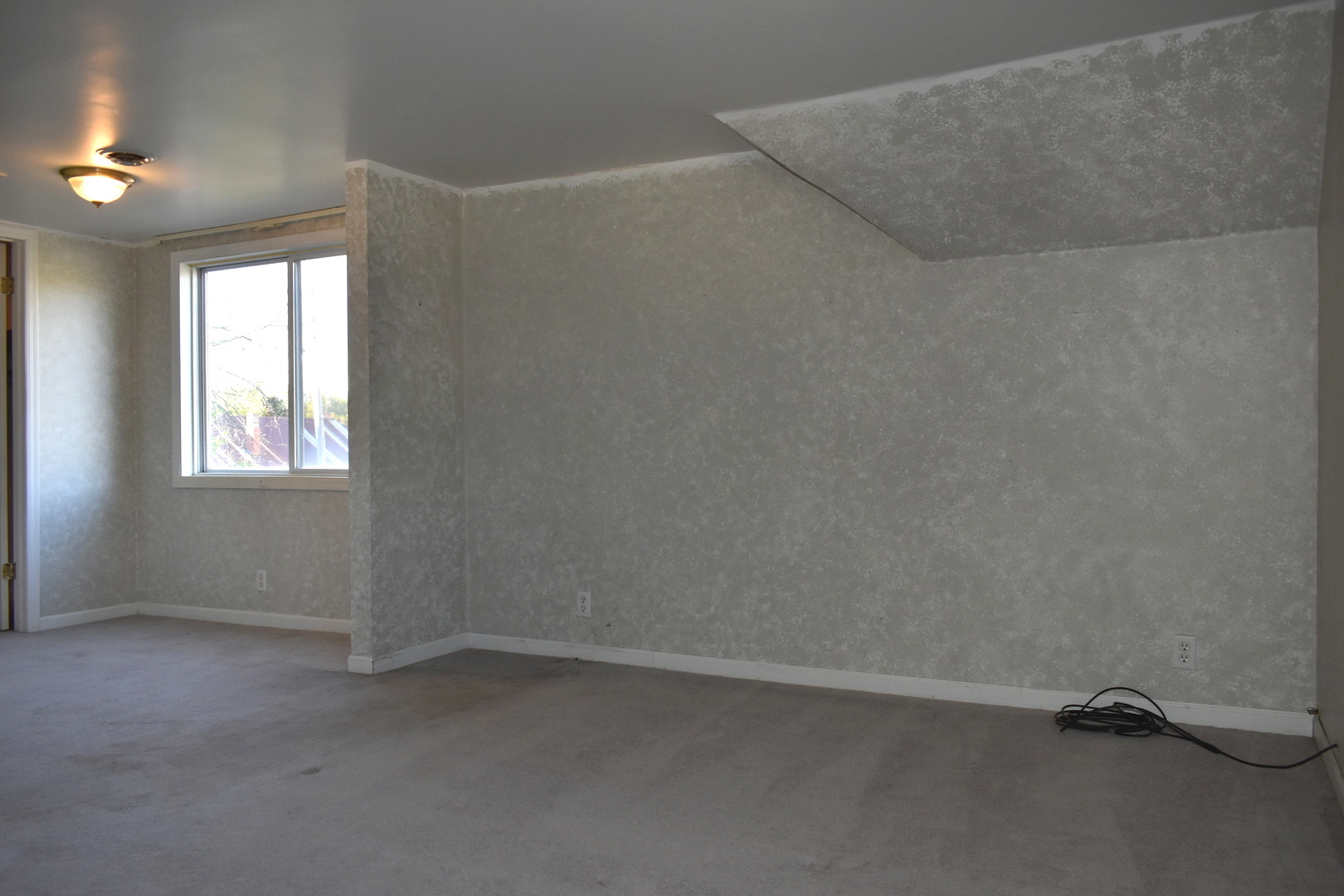 208 East Washington Street Dana, IL 61321 - Photo 16 of 28 an empty room with windows