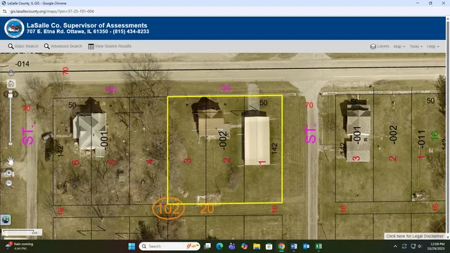 a view of a bathroom