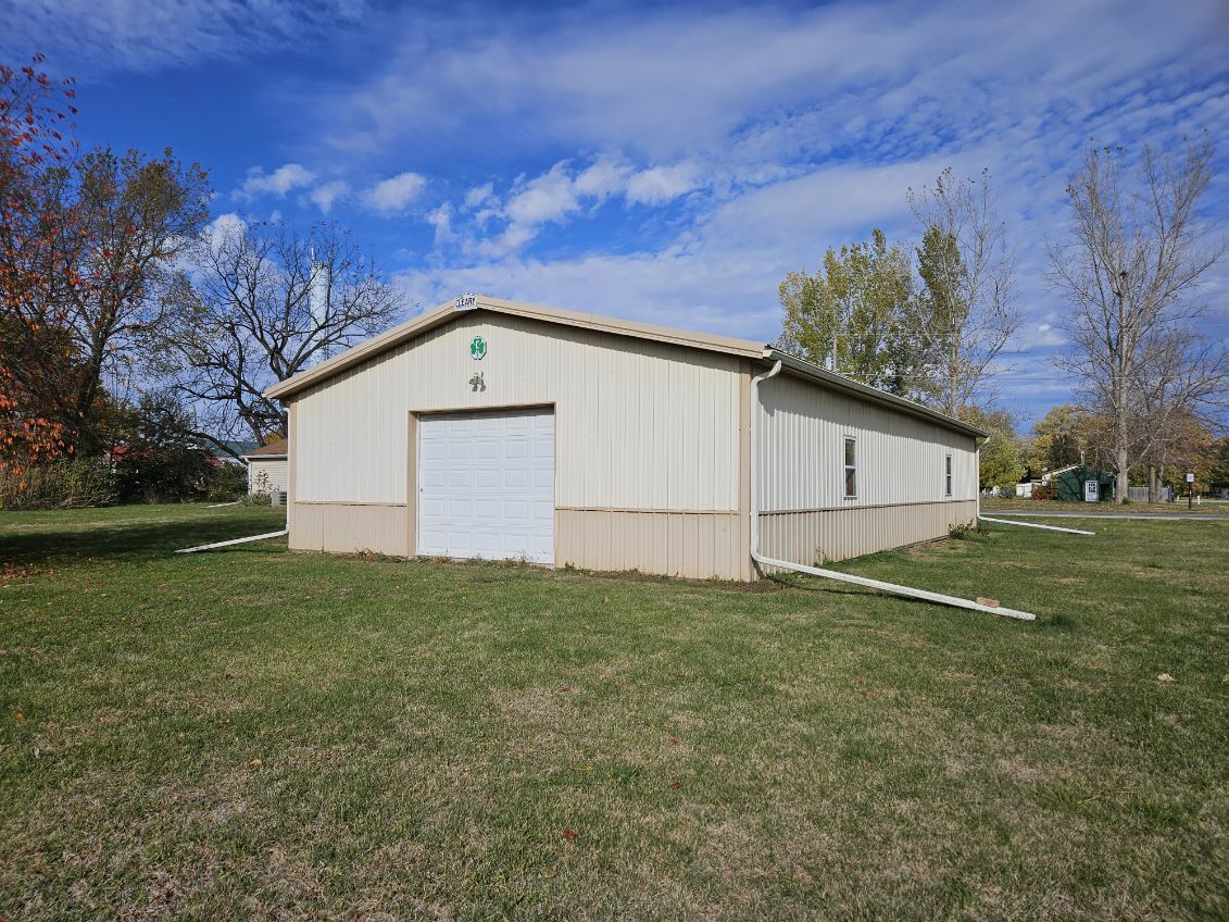 208 East Washington Street Dana, IL 61321 - Photo 3 of 28 a view of a backyard of the house