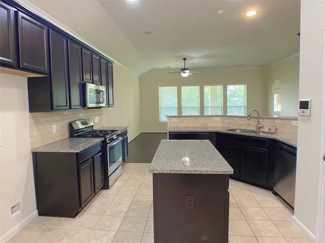 $2,400 | 27519 Gracefield Lane, Fulshear, TX 77441