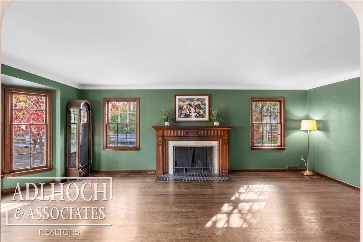 827 Fisher Road Grosse Pointe, MI 48230 - Photo 16 of 53 Living Room