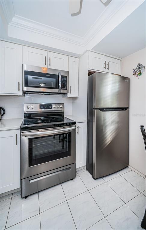 920 Virginia Street, Unit 302 Dunedin, FL 34698 - Photo 24 of 66 a kitchen with appliances and cabinets