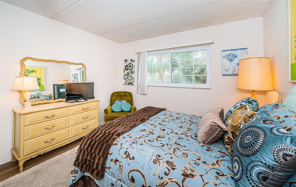 920 Virginia Street, Unit 302 Dunedin, FL 34698 - Photo 35 of 66 a bedroom with a bed and a window in it