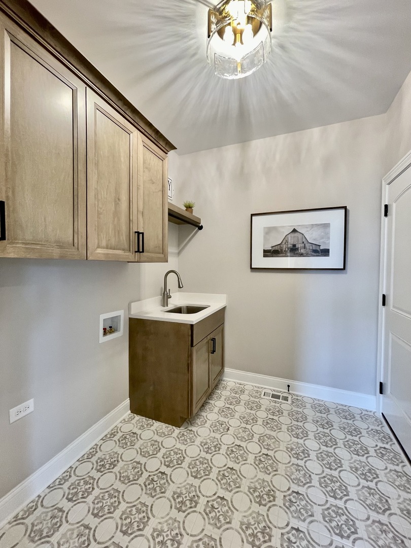 15960 Prairie View, Unit T10 Lockport, IL 60441 - Photo 25 of 29 a view of a kitchen with microwave and cabinets