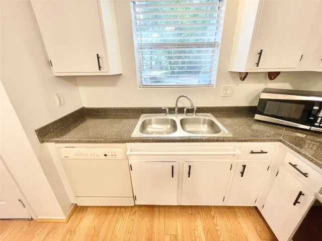 $1,750 | 6 Lea Oak Court, The Woodlands, TX 77381