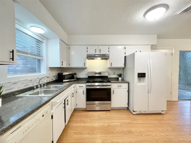 $1,750 | 6 Lea Oak Court, The Woodlands, TX 77381