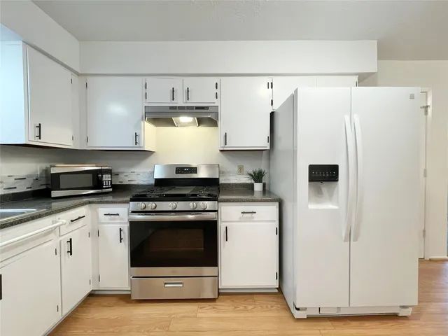 $1,750 | 6 Lea Oak Court, The Woodlands, TX 77381