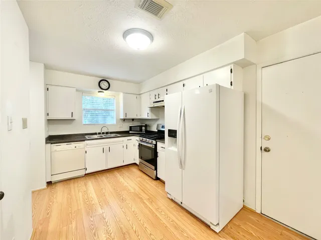 $1,750 | 6 Lea Oak Court, The Woodlands, TX 77381