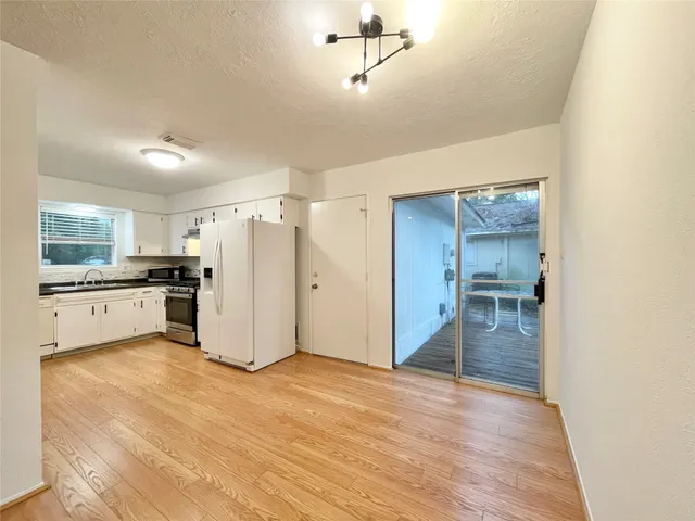 $1,750 | 6 Lea Oak Court, The Woodlands, TX 77381