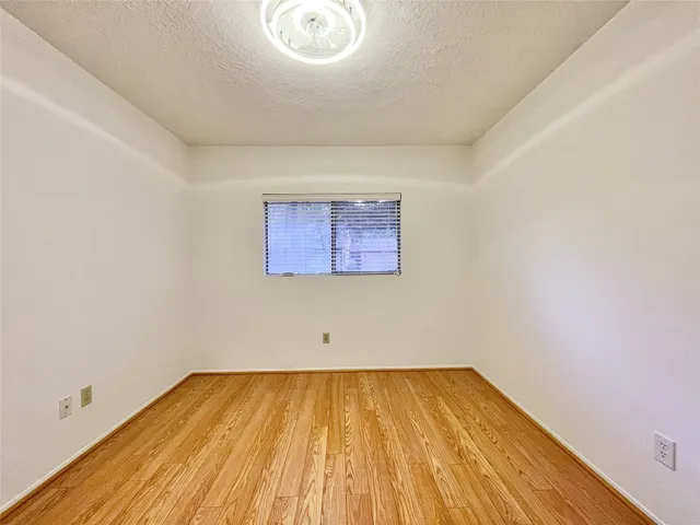 $1,750 | 6 Lea Oak Court, The Woodlands, TX 77381