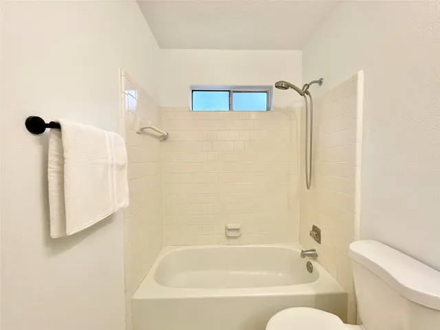 $1,750 | 6 Lea Oak Court, The Woodlands, TX 77381