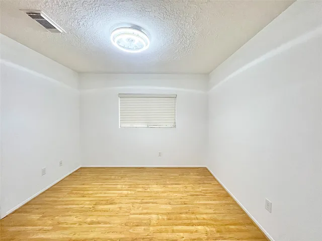 $1,750 | 6 Lea Oak Court, The Woodlands, TX 77381