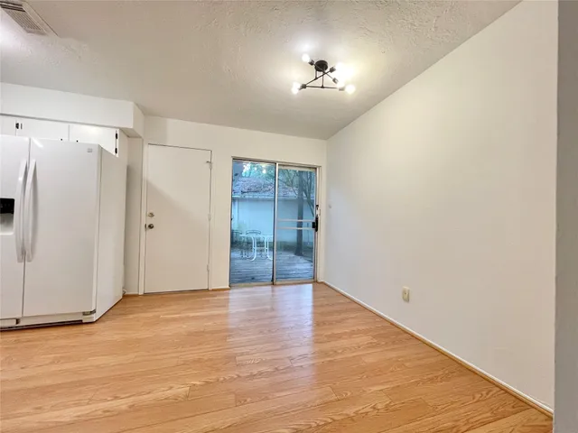 $1,750 | 6 Lea Oak Court, The Woodlands, TX 77381