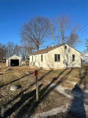 $25,000 | 239 Grand Avenue, Waterloo, IL 62298
