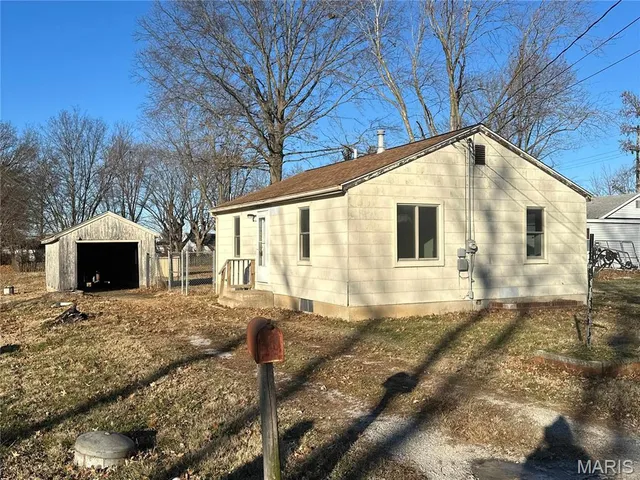 $25,000 | 239 Grand Avenue, Waterloo, IL 62298
